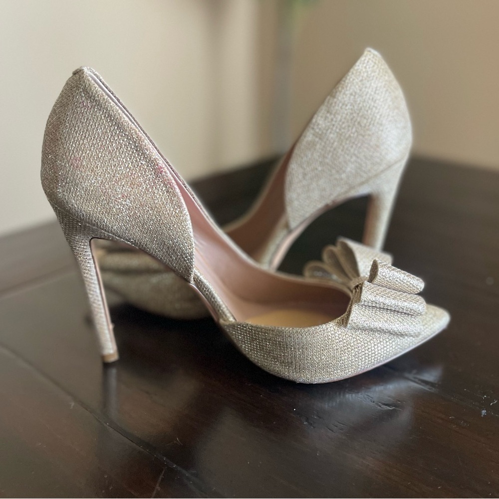 Betsey Johnson Glitter Bow Gold Heels - Picture 5 of 9